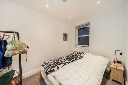 3 bedroom flat to rent - Photo 3