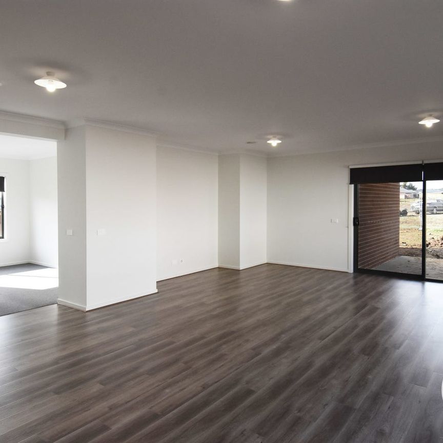 QUALITY FOUR BEDROOM HOME WITH 3 LIVING AREAS - Photo 1