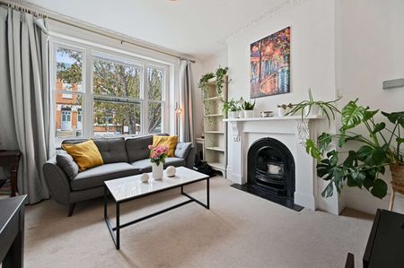 3D virtual tour available - Well presented two bedroom apartment set on a quiet residential road - Photo 2