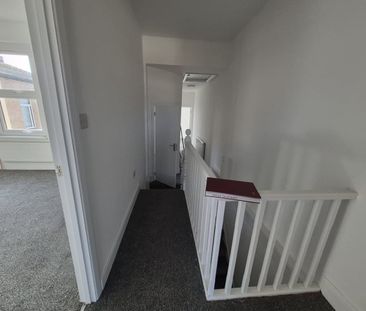 2 Bed Flat, Belgrave Road, IG1 - Photo 3