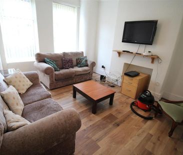 5 bedroom private hall to rent - Photo 1