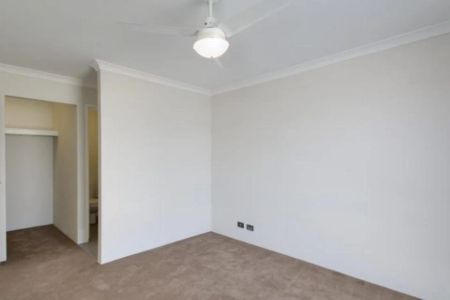 SPACIOUS FAMILY HOME - Photo 2