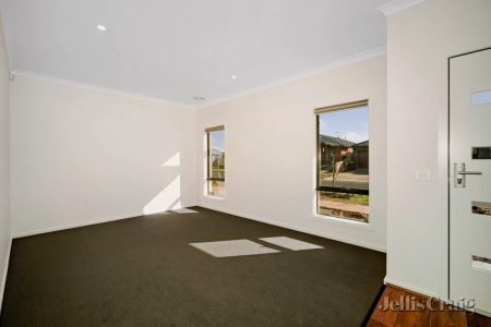 4 Bed, 2 Bath - Photo 2