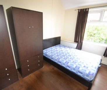4 bedroom semi-detached house to rent - Photo 3