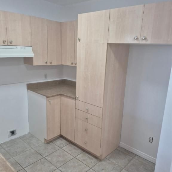 GRAND ET SUPERBE 4 1/2 Style Condo à LOUER au 1er juillet, avec Thermopompe neuve 2025. - Photo 1