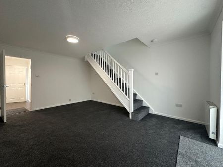 2 bedroom semi-detached house to rent - Photo 3