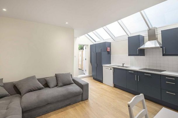 3 bedroom flat to rent - Photo 1