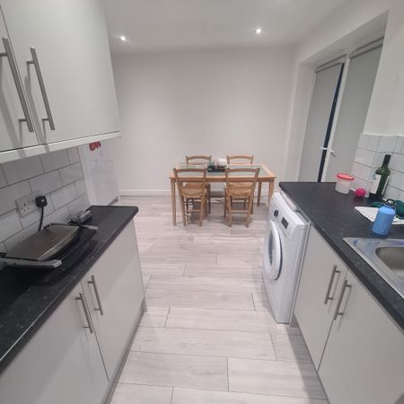 2 Bed - 31 Wesley Street, Beeston, Leeds - LS11 8RB - Student/Professional - Photo 5