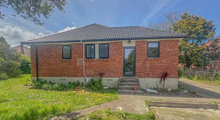 Lovely Renovated Family Home Otara - Photo 2