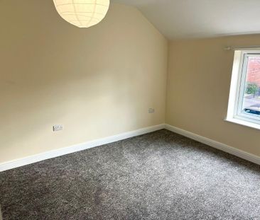 2 bedroom end of terrace house to rent - Photo 2