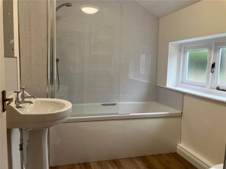 2 bedroom semi-detached house to rent - Photo 5