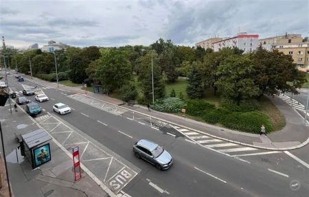 Retro styl bydlení 2+1 v činžovním domě s výtahem, 50 m - Fotografie 2