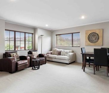 Location location and location! - Photo 3