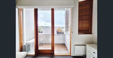 Contemporary warmth in a lifestyle locale - Photo 4