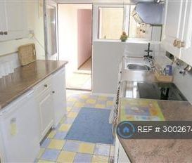 1 bedroom in a house share to rent - Photo 4