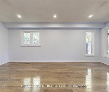 For Lease - 558 Willowick Drive, Newmarket, Ontario - Photo 3