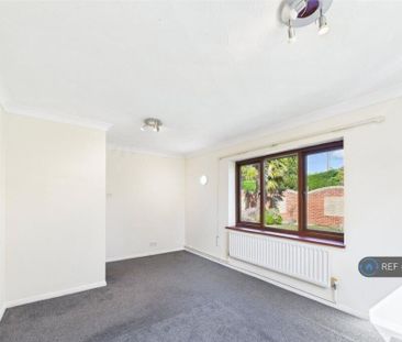 4 bedroom bungalow to rent - Photo 1