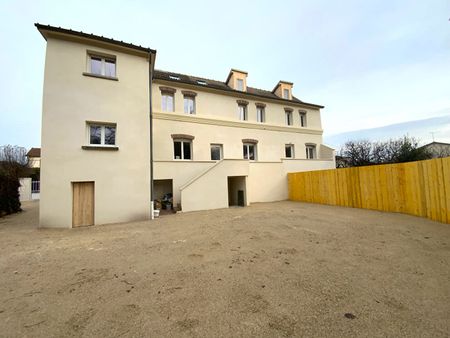 STE SAVINE, joli appartement rénové de 47m² + terrasse privative + parking - Photo 5