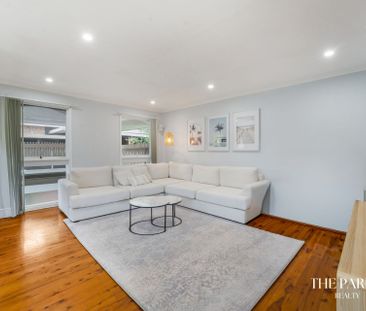 Beautiful Three Bedroom Renovated Home - Photo 4