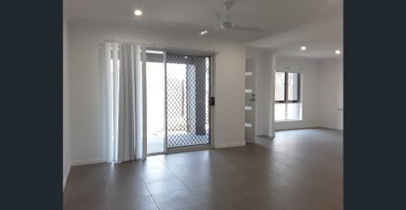 3 BEDROOM TOWNHOUSE IN MANGO HILL WITH POOL IN COMPLEX - Photo 2