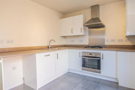 3 bed House - Mid Terrace To Let - Photo 5