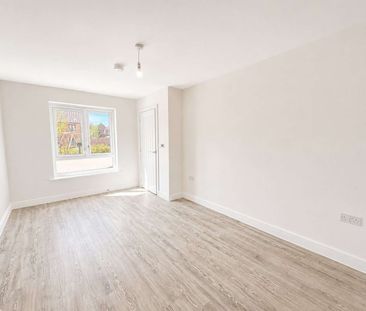 A stylish newly built three bedroom house in Springstead Village. - Photo 1
