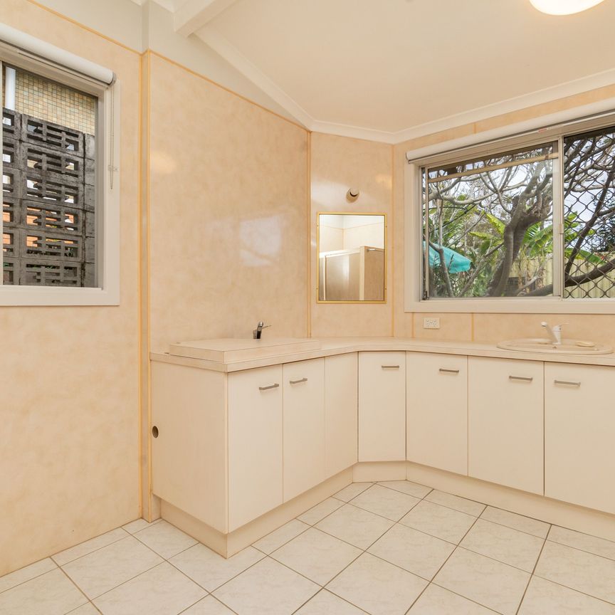 48A Slatyer Avenue, BUNDALL - Photo 1