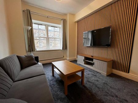 2 bedroom private hall to rent - Photo 2