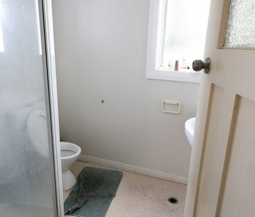 All inclusive rooms on Russell St - Available now - Photo 5