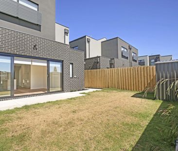 A 3 BED, 2 BATH THATS SURE TO IMPRESS! - Photo 6