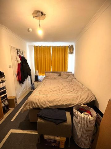 1 bedroom in a house share to rent - Photo 3