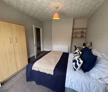 4 bedroom semi-detached house to rent - Photo 1