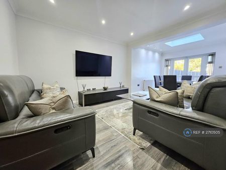 4 bedroom semi-detached house to rent - Photo 4