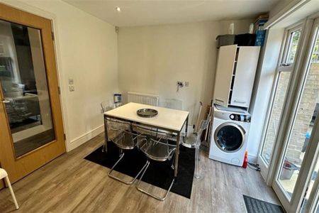 4 bedroom end of terrace house to rent - Photo 4