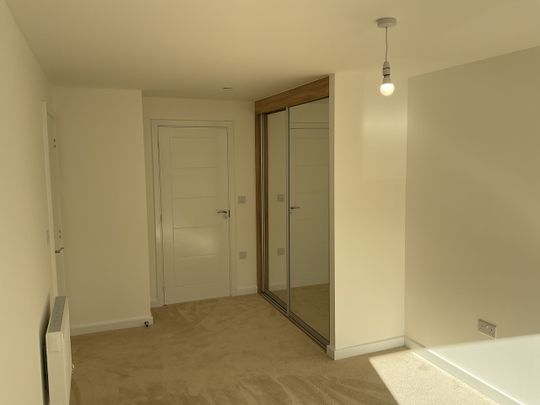 2 Bed Flat, John Thornycroft Road, SO19 - Photo 1