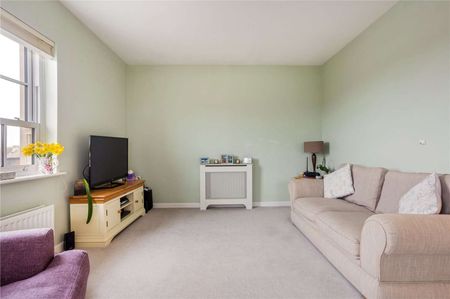 Beautiful top floor two bedroom apartment in Winchester Village. - Photo 5