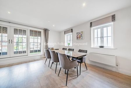 3 bedroom flat to rent - Photo 3