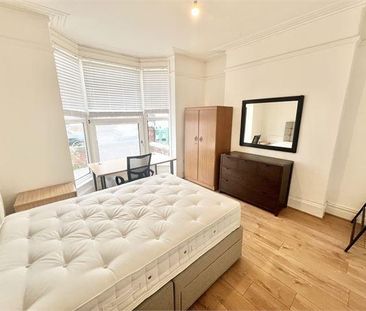 4 bedroom terraced house to rent - Photo 4