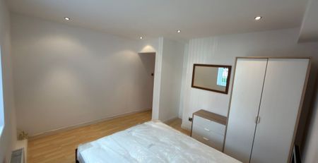 Delph Court, Woodhouse, Leeds, LS6 2HL - Photo 4