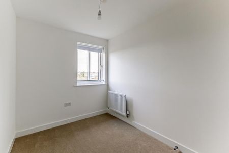 3 bedroom semi-detached house to rent - Photo 5