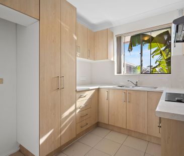 Neat & Tidy 2 Bedroom Unit Centrally Located With Garage - Photo 4