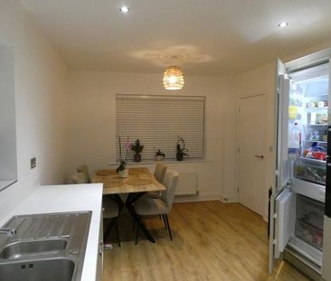 3 bedroom semi-detached house to rent - Photo 6