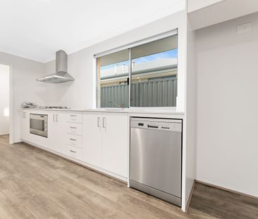 🌿 Modern Co-Living / Room 5 Available Now / Utilities Included - Photo 1