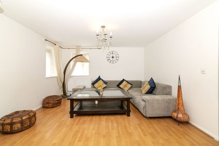2 Bed Flat, Ronnie Lane, E12 - Photo 3