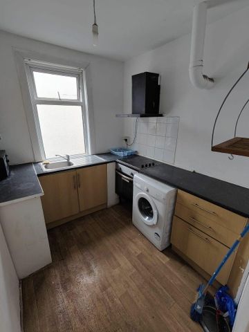 2 bedroom block of apartments to rent - Photo 5