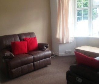 FOUR BEDROOM-2 BATHROOMS-NEWLY REFURBISHED-5 MINS FROM BCU-£75 P/W... - Photo 2