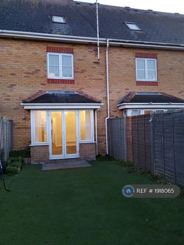 3 bedroom terraced house to rent - Photo 2