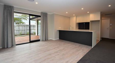 Modern - Three Bedroom Home - Photo 3