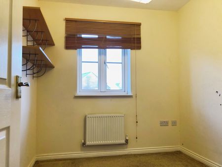 2 bedroom coach house to rent - Photo 2