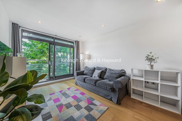 Larden Road, Acton, London, W3 - Photo 1